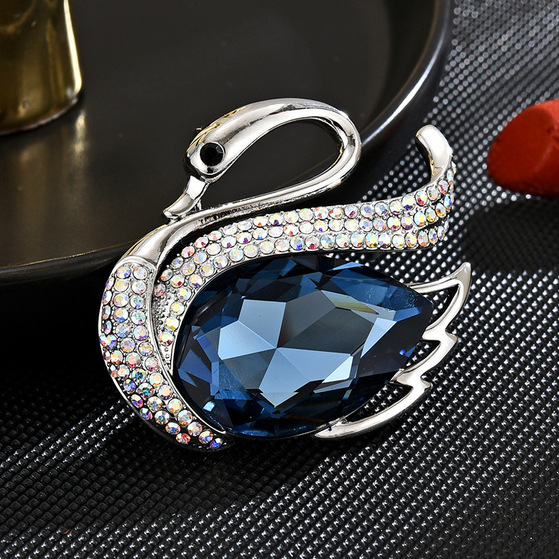 1813蓝色优雅天鹅胸针