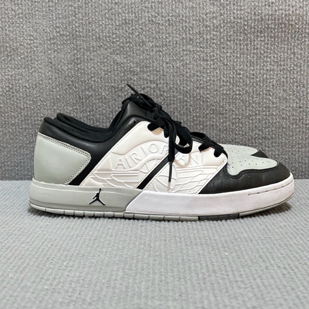 41码Jordan Nu Retro 1 复古透气 板鞋 白色/黑色  二手正品