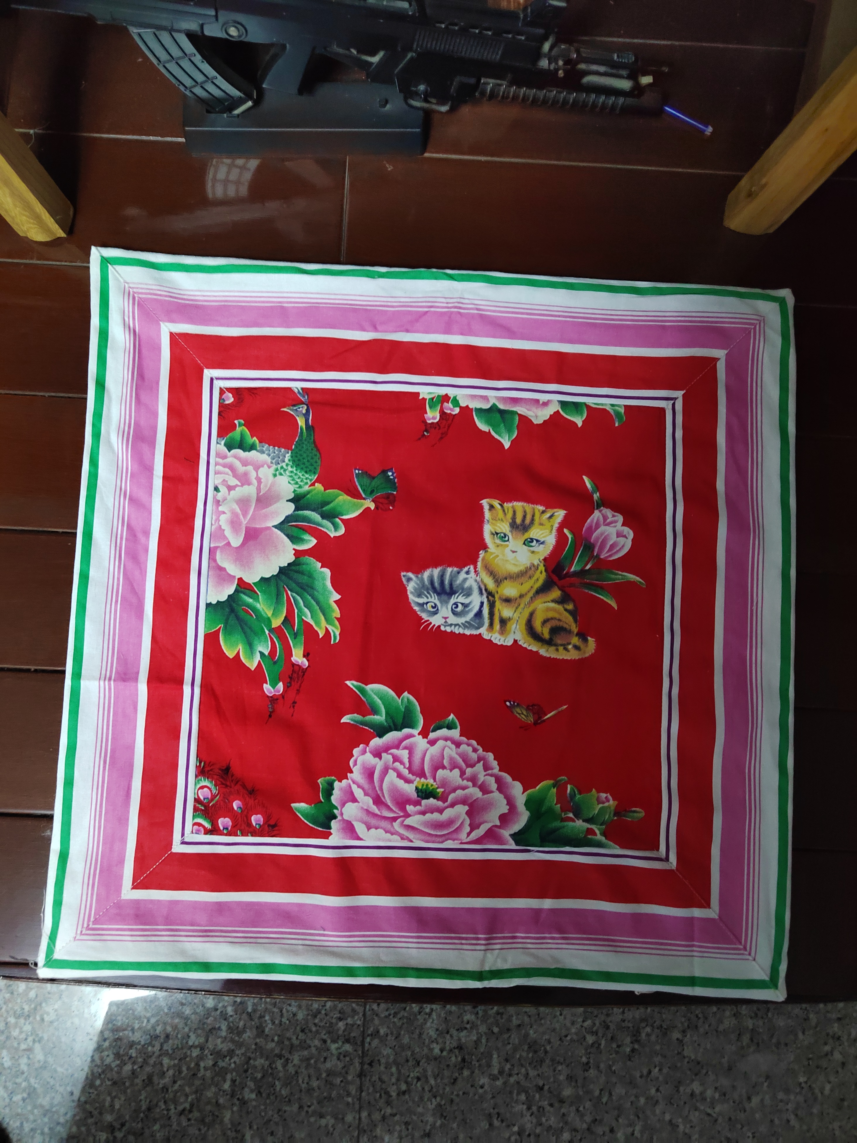 小猫抱枕，含芯，50×50大小，价格是一个的价