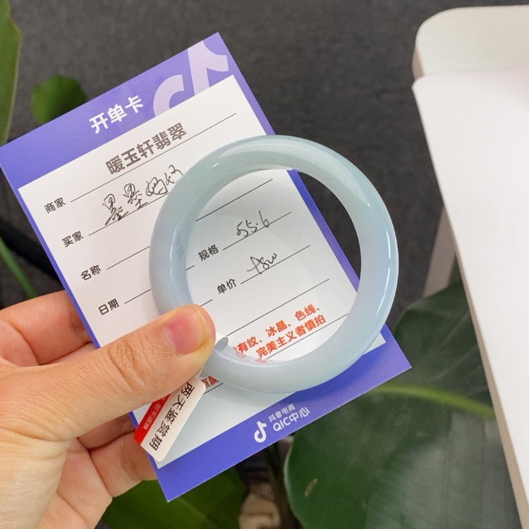 【闪购商品】翡翠手镯未镶嵌墨***?