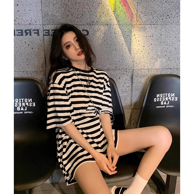 大码宽松圆领t恤女2024夏季薄款宽松显瘦时尚条纹别致中长款上衣