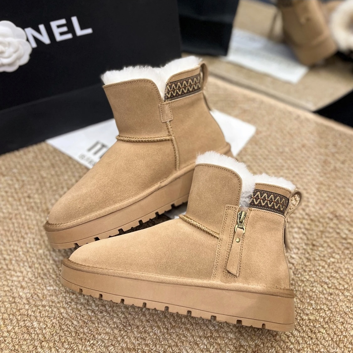 冬季新款小香风加厚纯牛皮羊毛厚底防滑雪地靴女款侧拉链百搭保暖