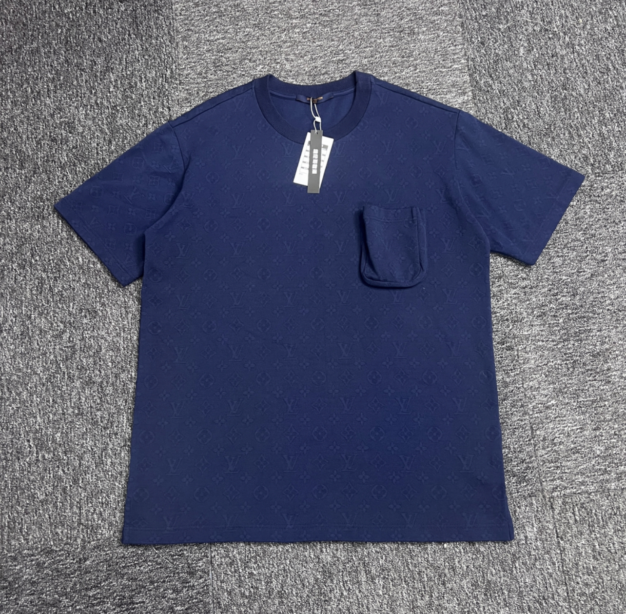 Lv Louis Vuitton暗纹满logo短袖/L/全新试穿/热门款