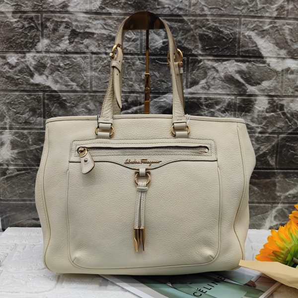 95新/菲拉格慕/市场价13000