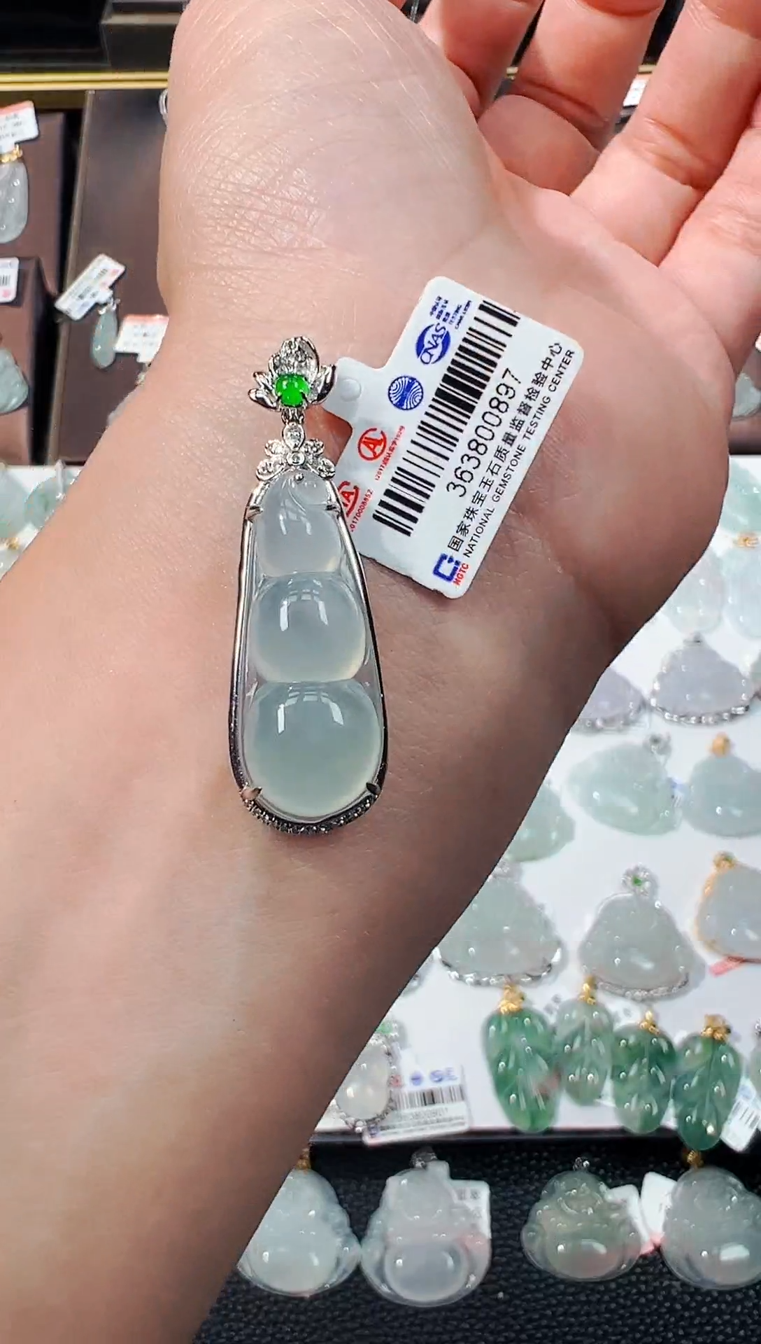 【闪购商品】翡翠吊坠(不含链)18K金镶嵌福豆吊坠897