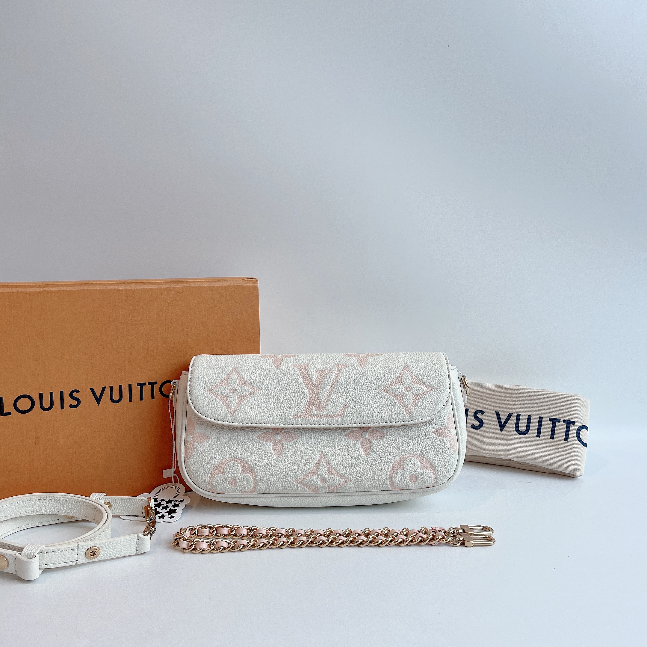 全新未使用 LouisVuitton/路易威登 奶油草莓WALLET ON CHAIN IVY