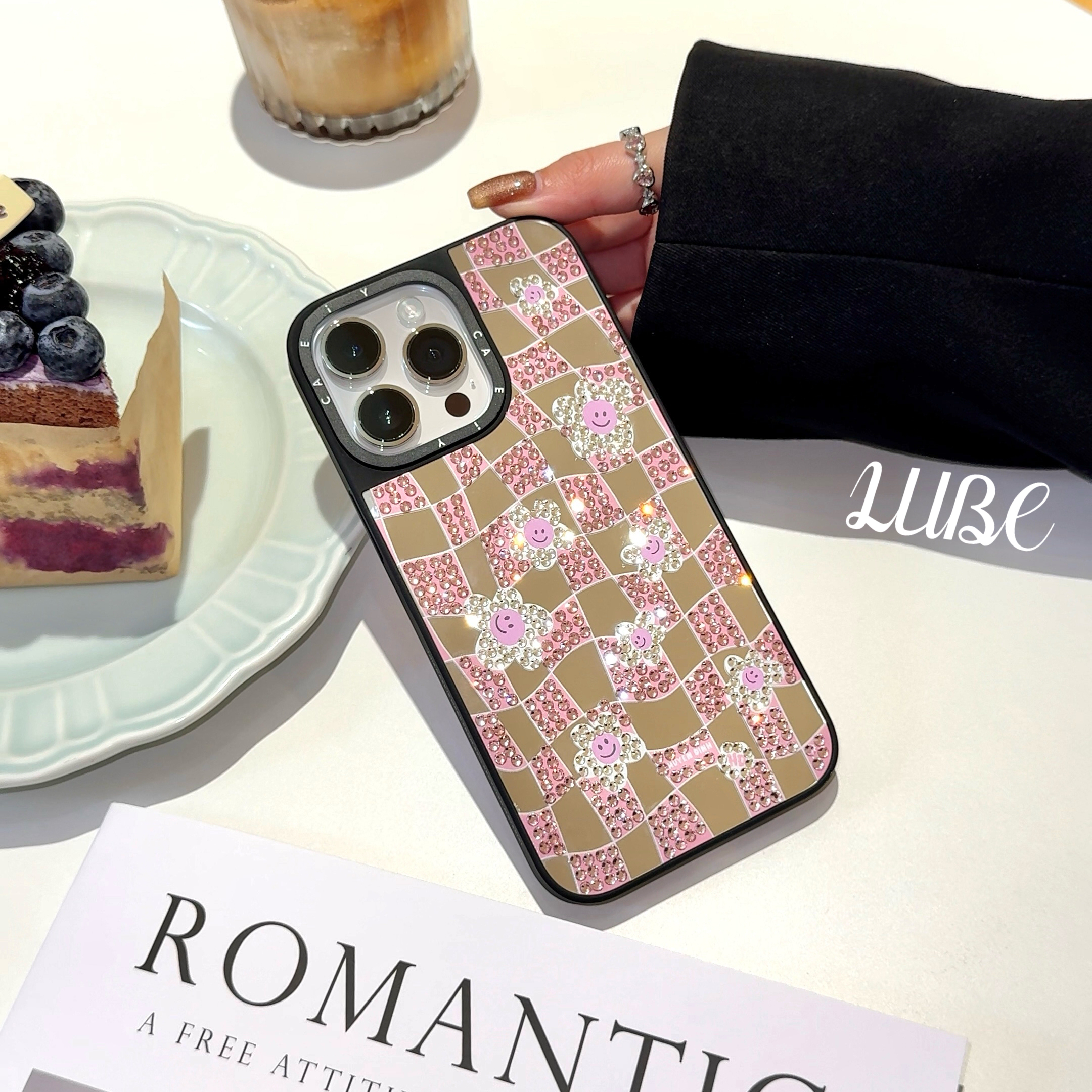 【菱格太阳花】歪歪高定设计手工钻壳适用于iPhone15promax/14/13