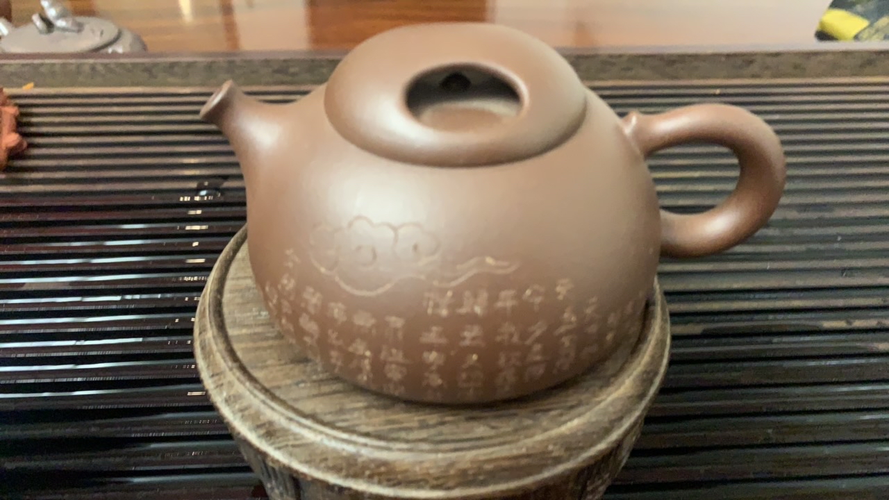 牛盖壶，原矿紫泥，半手工制作