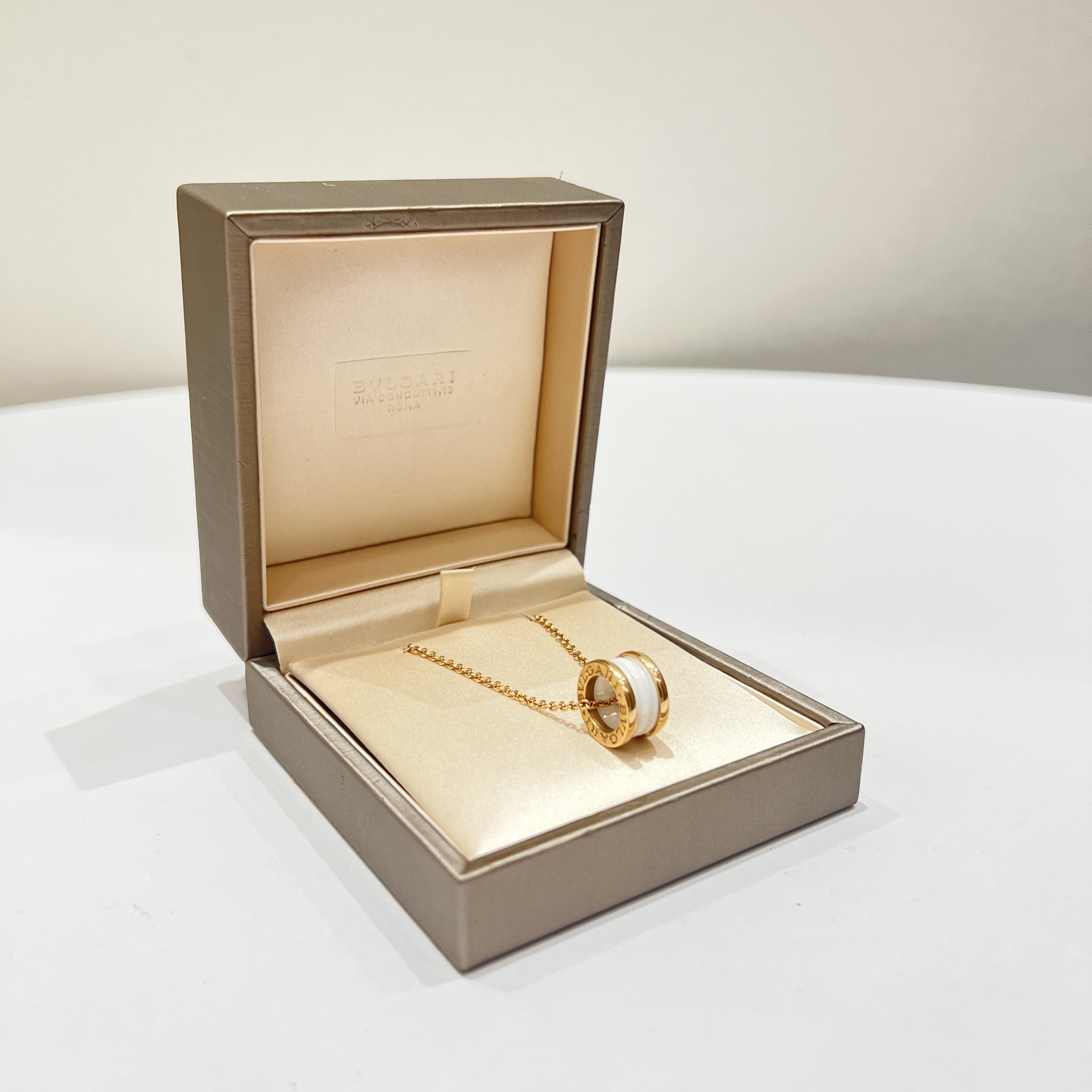 99新  蔚蓝/Bvlgari 宝格丽/白陶瓷 黄金项链 老扣/公价25900