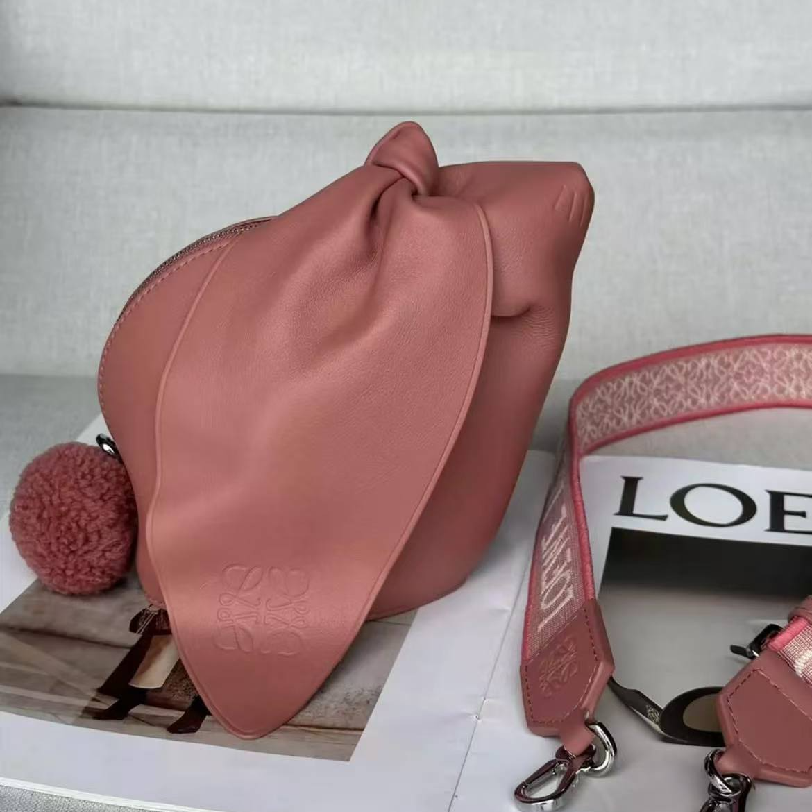 99新 LOEWE/罗意威 蔚蓝/大耳朵牛皮兔子包