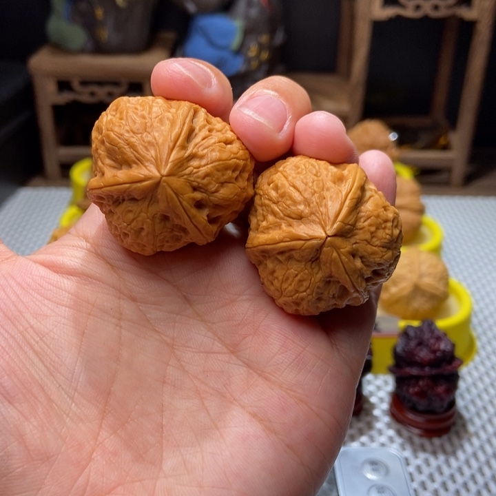 文玩核桃吊坠寿桃三棱9