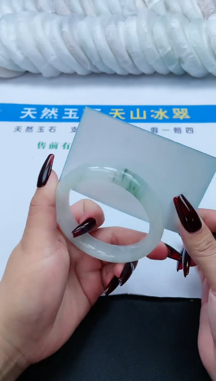 【闪购商品】石英质玉手镯未镶嵌925