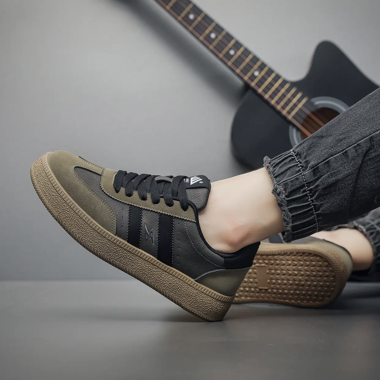 2024秋男鞋子潮鞋ins网红爆款复古时尚德训鞋男生平底软底板鞋男