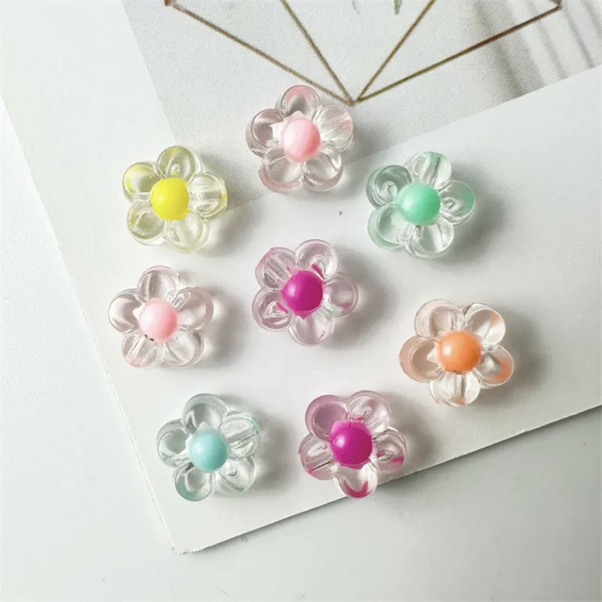 [买多少送多少]透明亚克力梅花中珠内彩透明珠花朵珠子 手工DIY珠