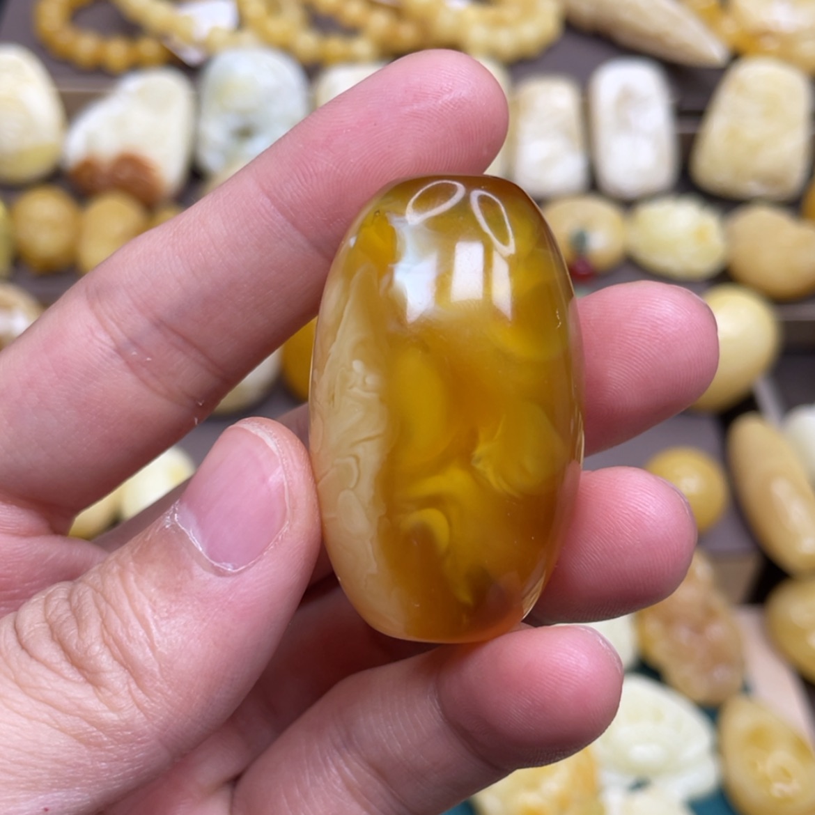 【闪购商品】琥珀裸石未镶嵌奔****妹