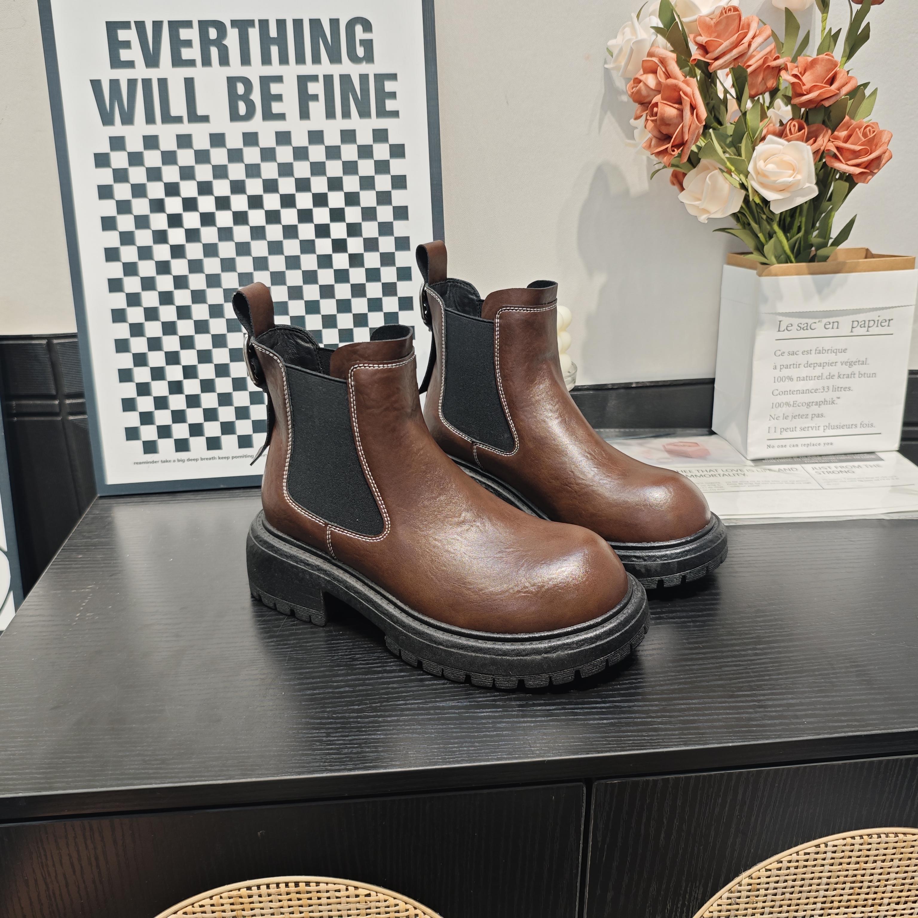 【巴黎雨巷】冬季新款时尚女士马丁靴厚底英伦风烟筒靴 X 检 0607