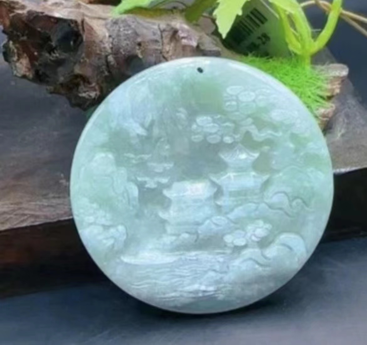 GS899天然缅甸A货翡翠zf 雕刻精美吊坠