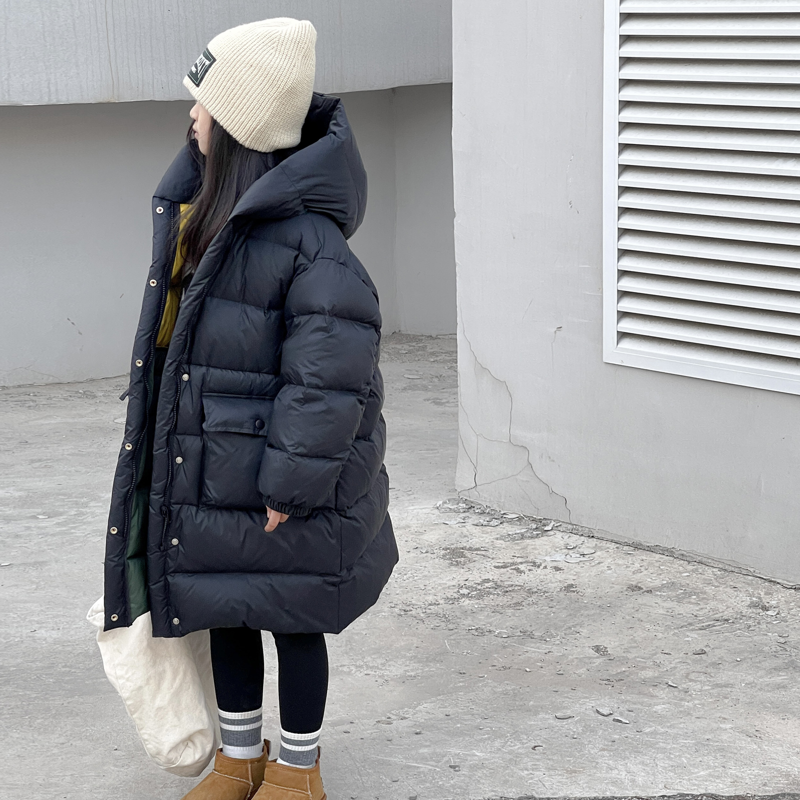 儿童羽绒服2024年潮新款中长款过膝白鸭绒外套男童女童连帽羽绒服