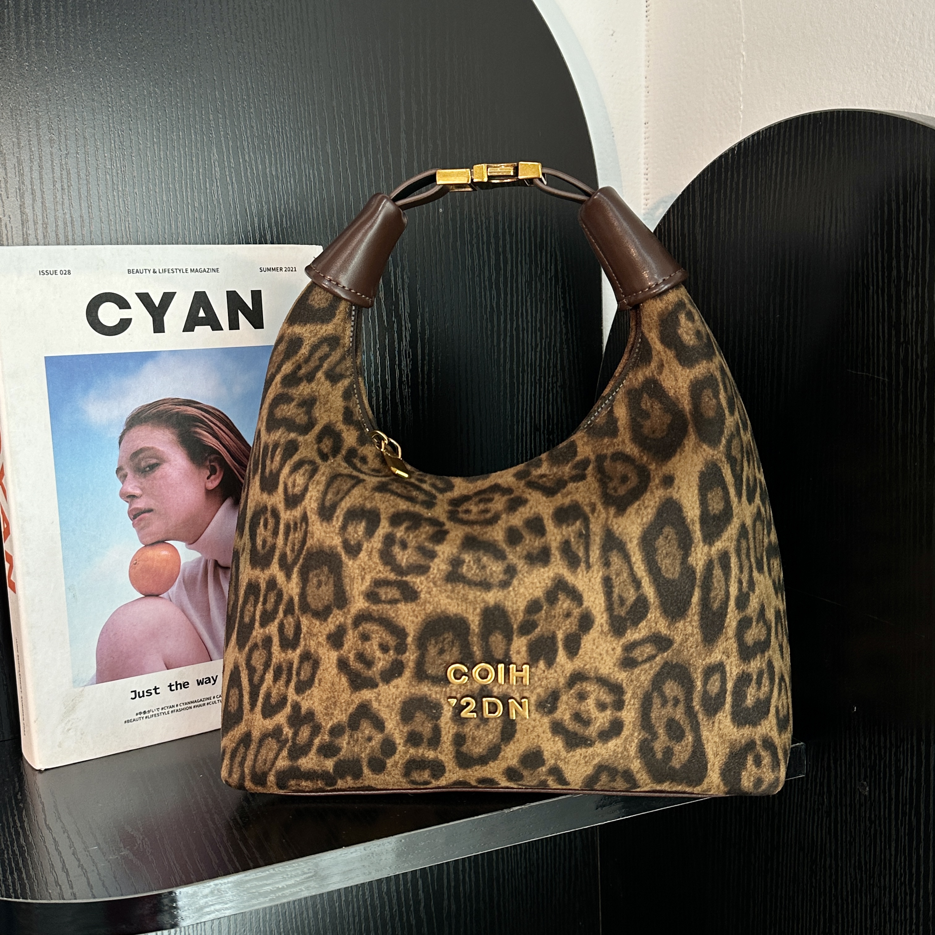 2024新款超火小众流行豹纹包包女秋冬季百搭斜挎包时尚手提便当包