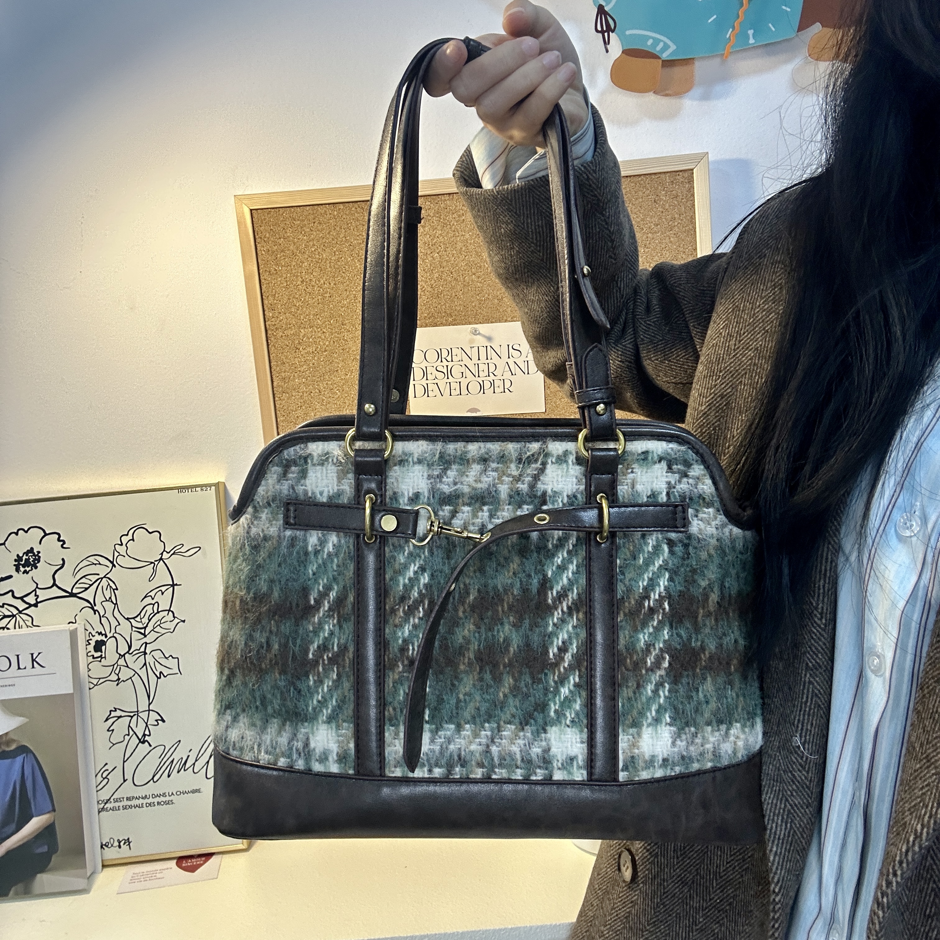 2024新款秋冬英伦单肩包大容量简约通勤包包大学生百搭上课水桶包