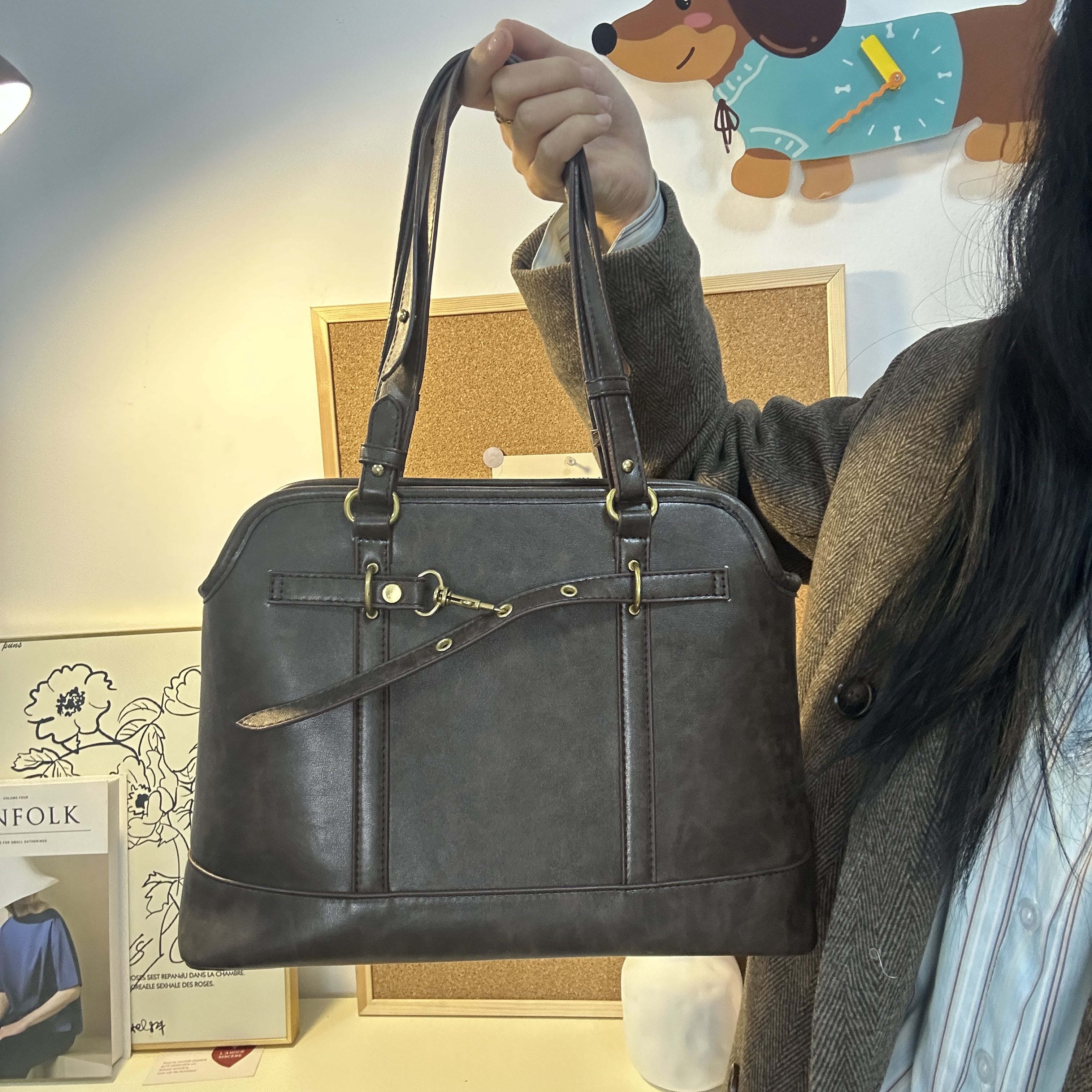 大容量上班通勤手提包休闲百搭复古高级质感软皮单肩包新款斜挎包