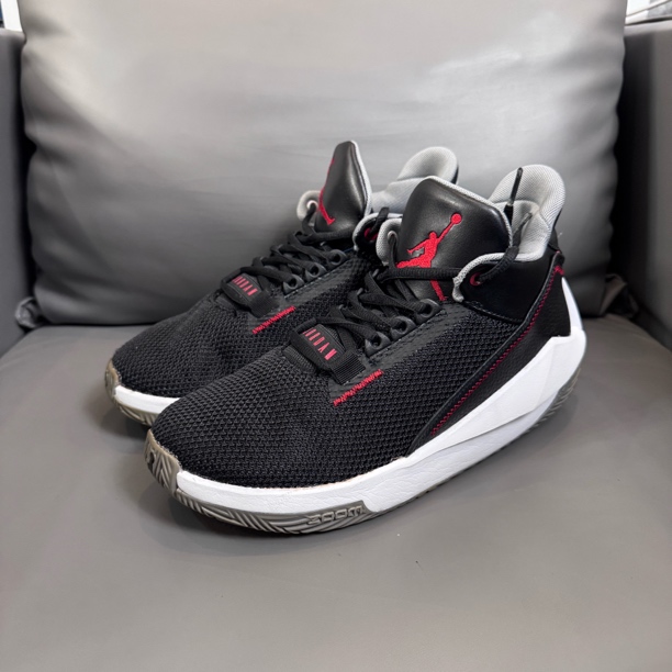 90新 NIKE/耐克 41码 nike2x3 黑红 无盒 成色可以 球鞋