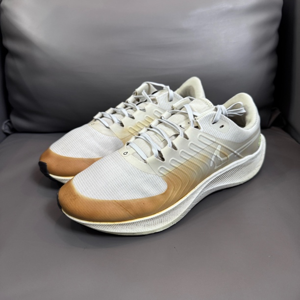 90新 NIKE/耐克 42.5码 飞马38 微黄绿 无盒 成色可以 球鞋