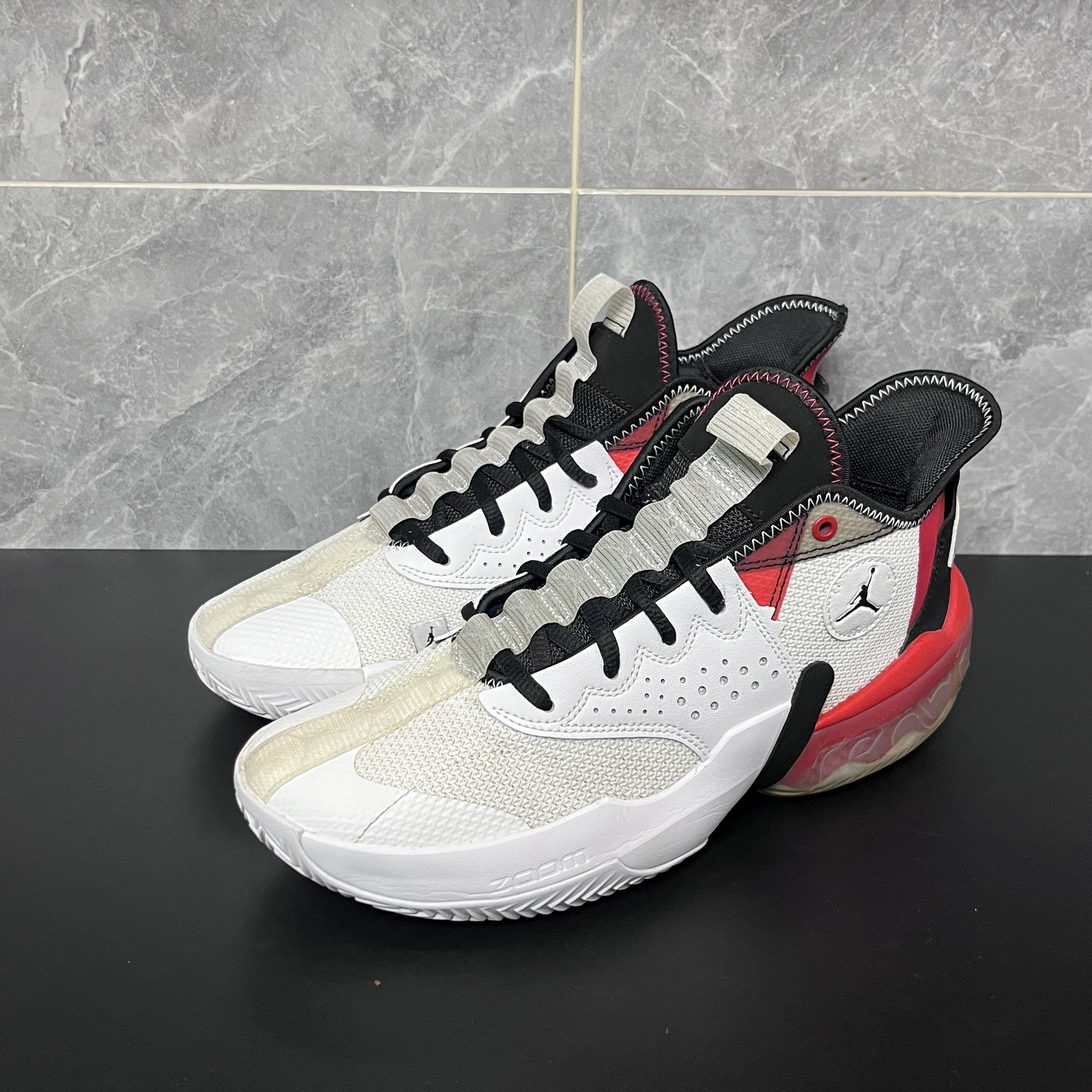 95新 NIKE/耐克 41码 react篮球鞋 黑白 无盒 橙色可以 球鞋