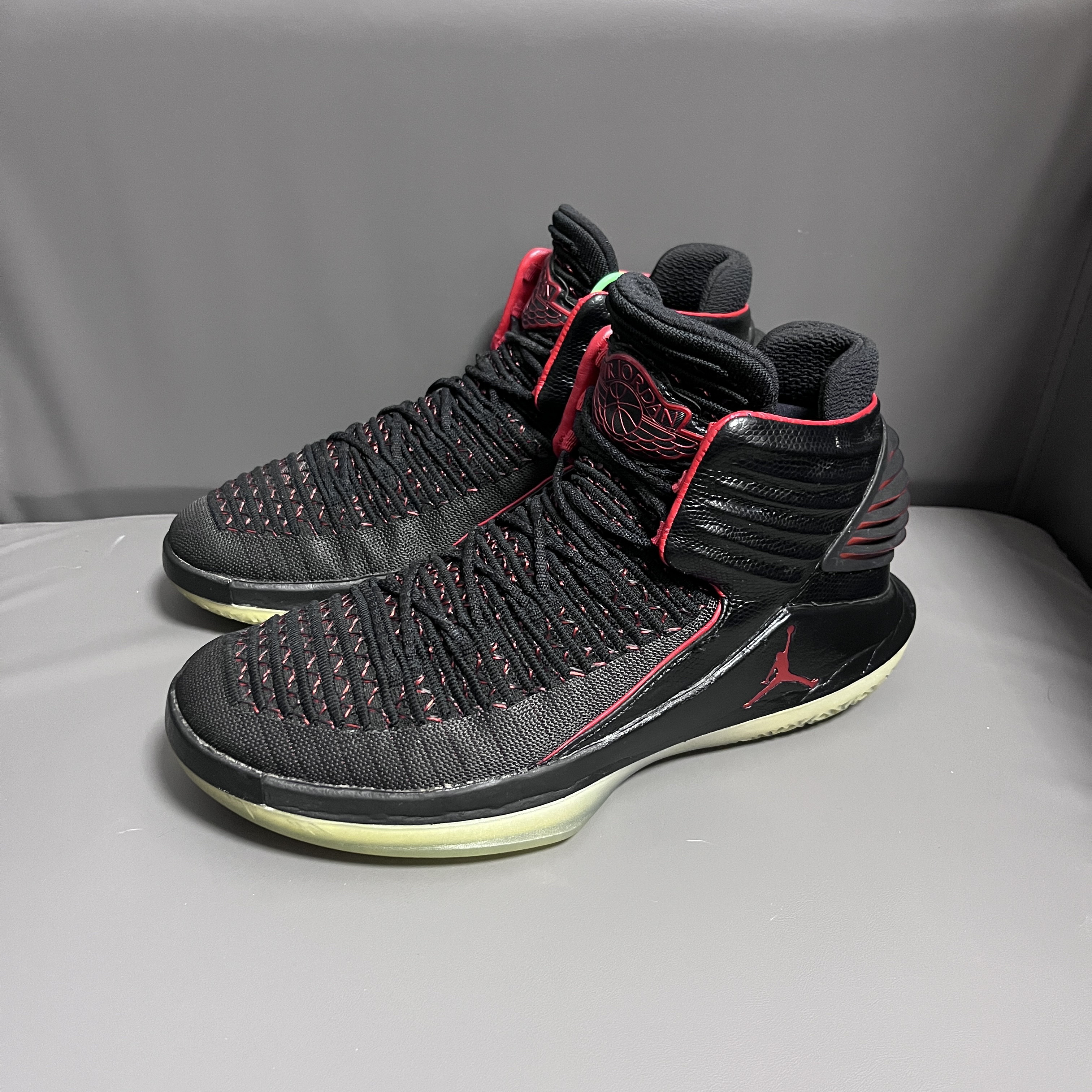 95新 NIKE/耐克 42码aj32黑红原盒95新球鞋