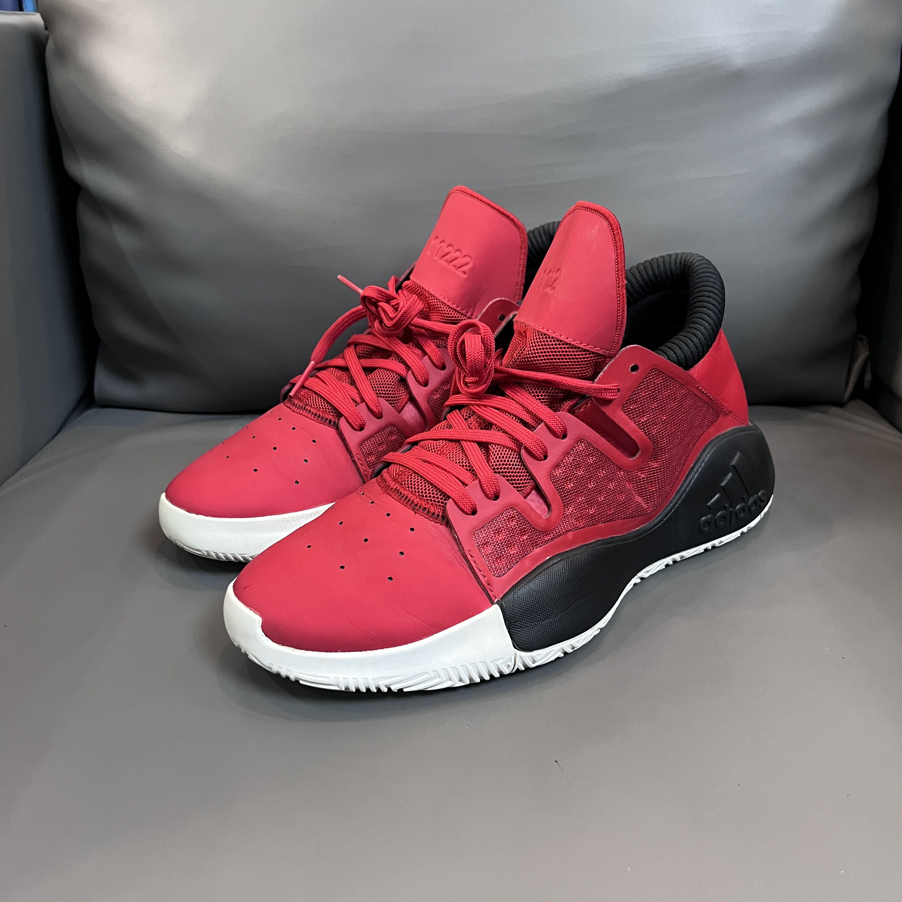 95新 adidas/阿迪达斯 40.5码 阿迪达斯篮球鞋 红色 无盒 