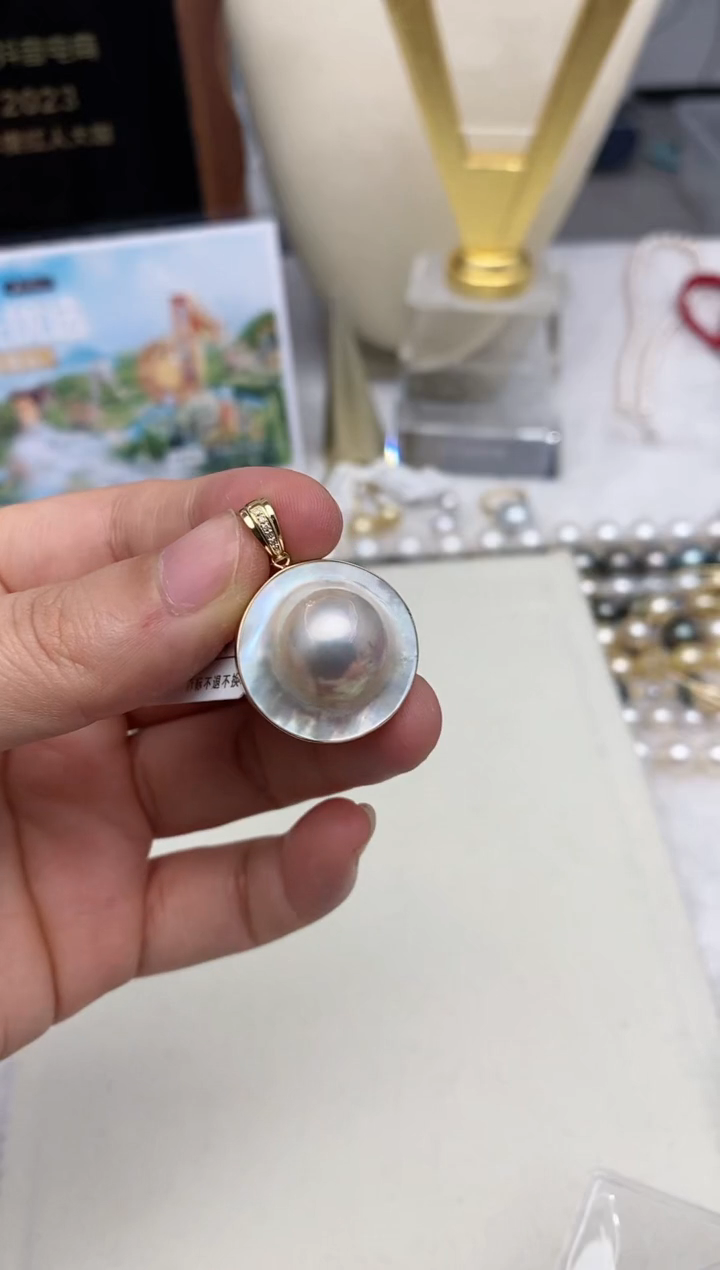【闪购商品】拼合珍珠（马贝珠）吊坠18K金镶嵌57