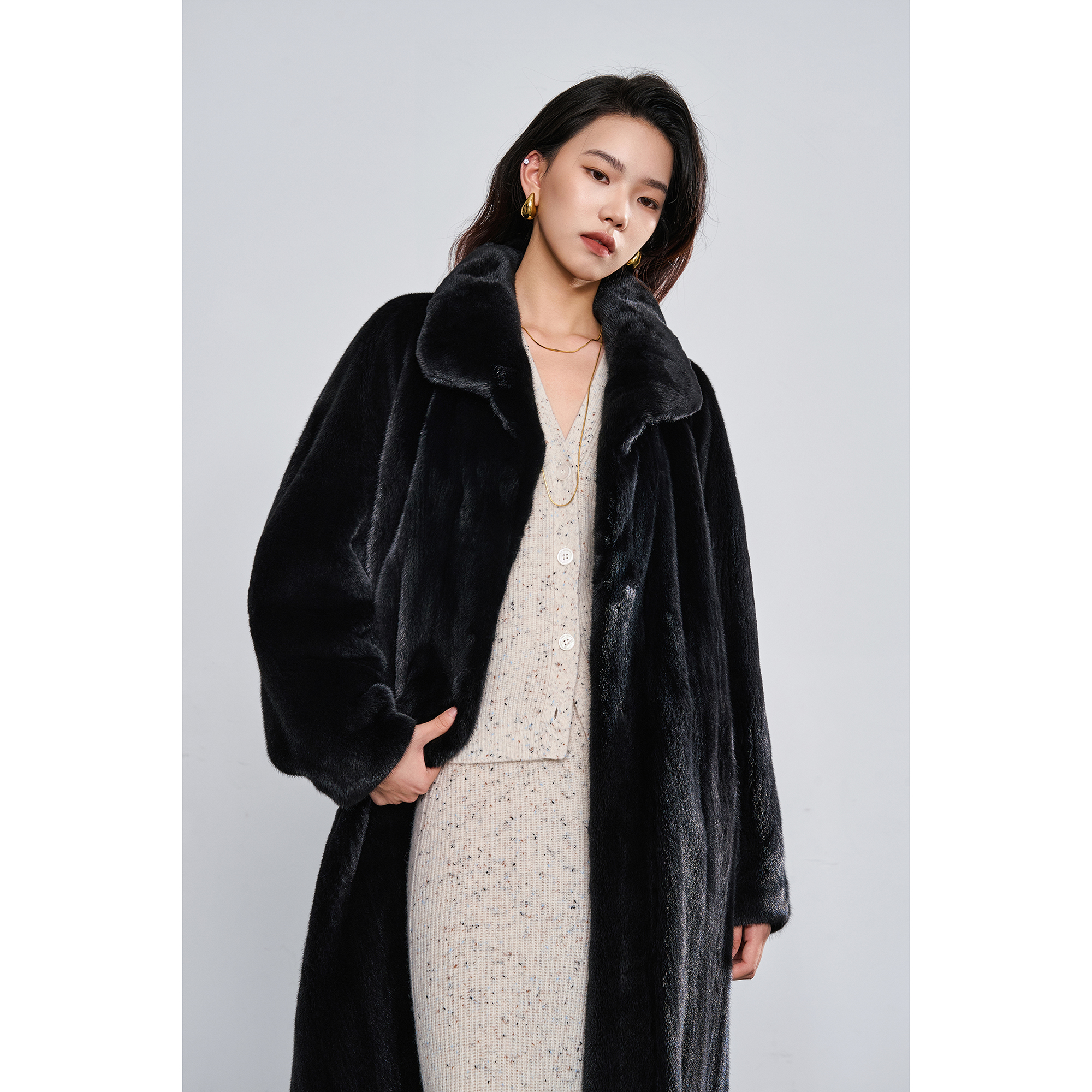 QC【168款】进口天鹅绒气质翻领直袖水貂外套