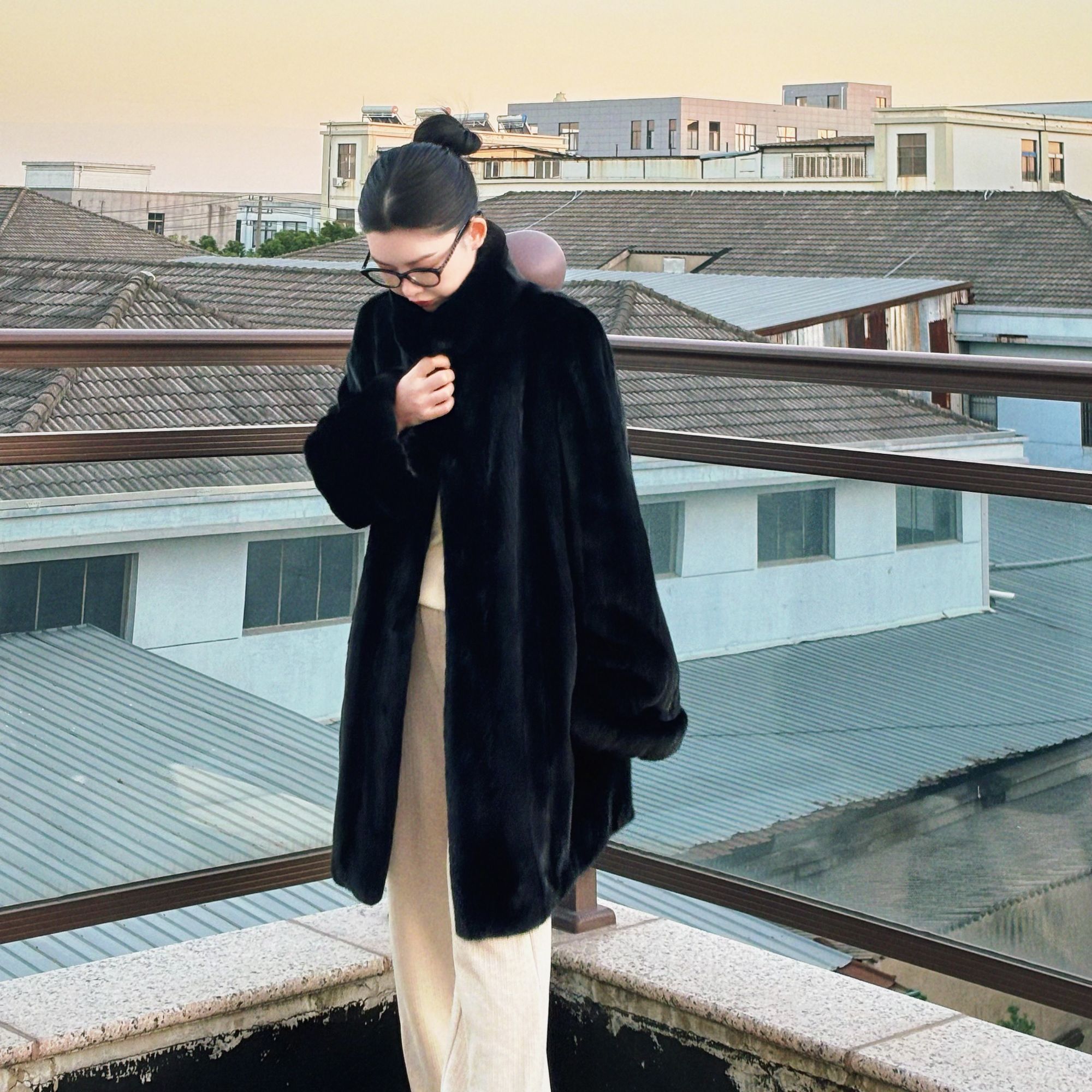 QC【039】天鹅绒翻立领宝嘉美分刀南瓜袖短款水貂外套 F039