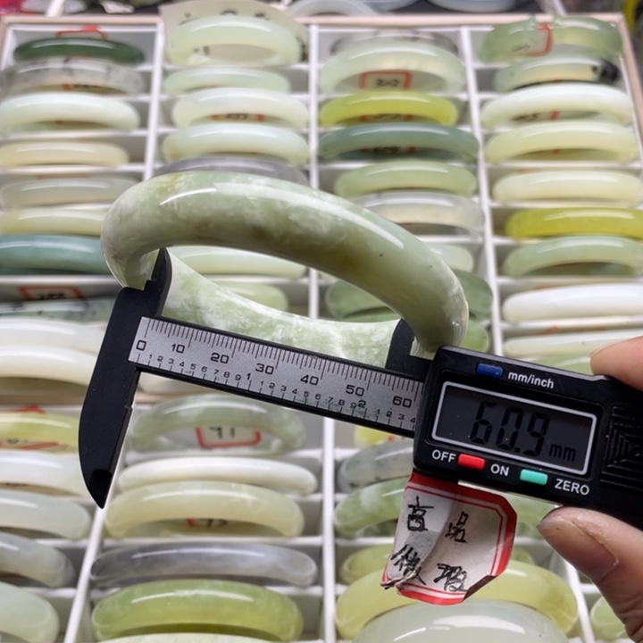 蛇纹石玉手镯未镶嵌97