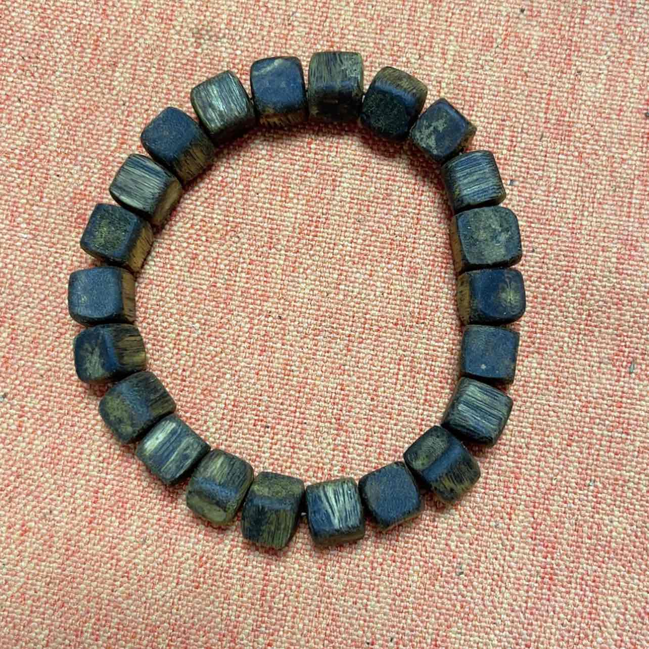 【闪购商品】沉香手串拓**?