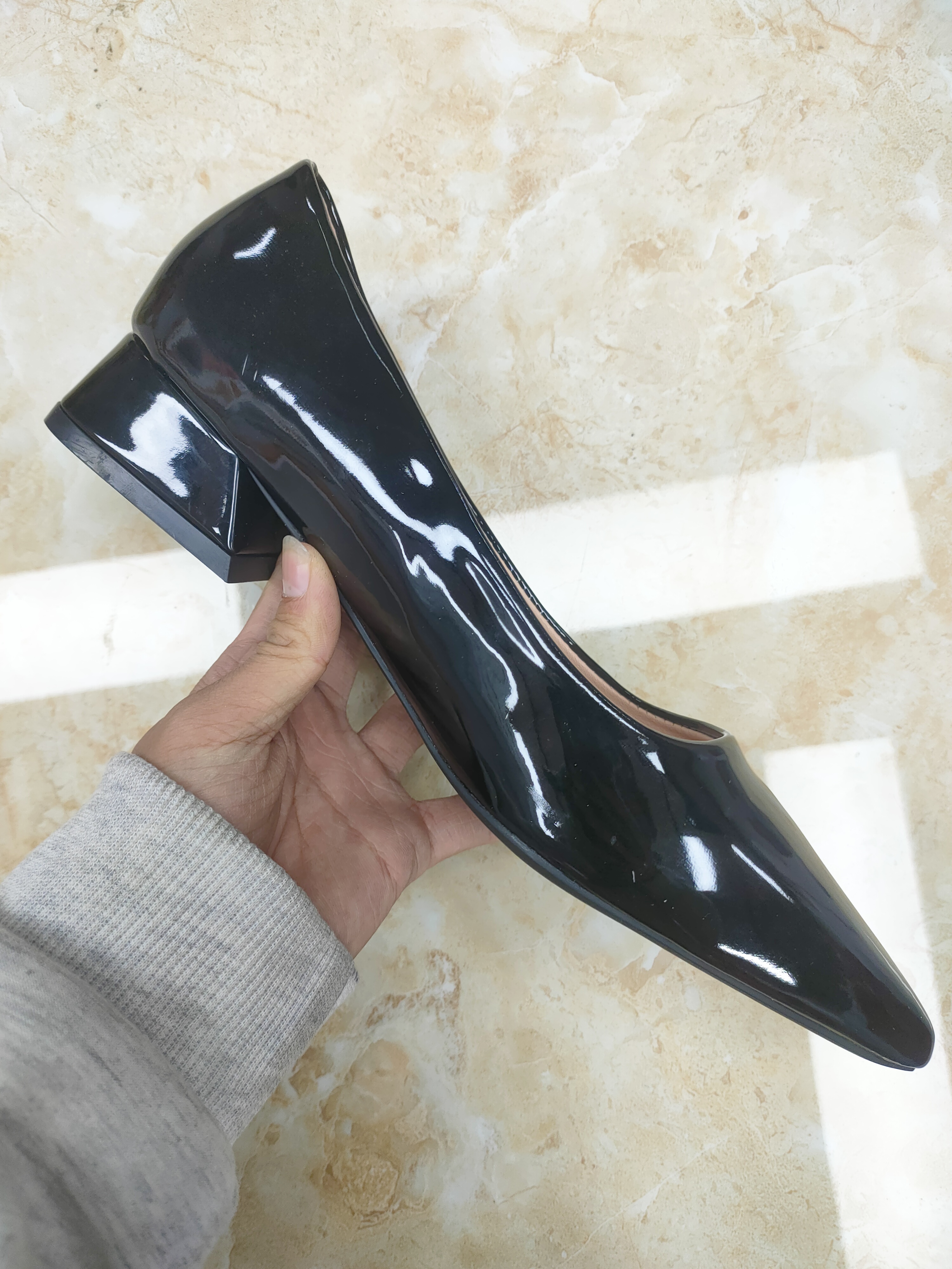 1021时尚断码百搭高跟女单鞋