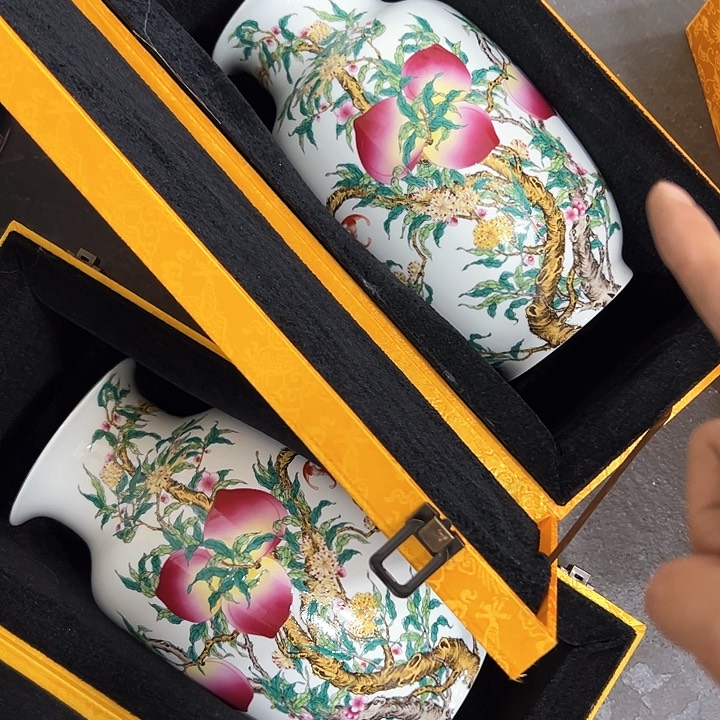 有种很奇怪为什么没有人能帮她看一下