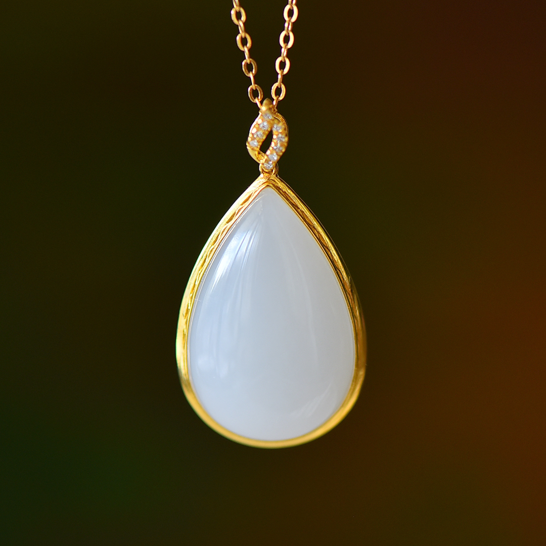 纯18k金镶天然和田玉白玉水滴吊坠 23*15*5