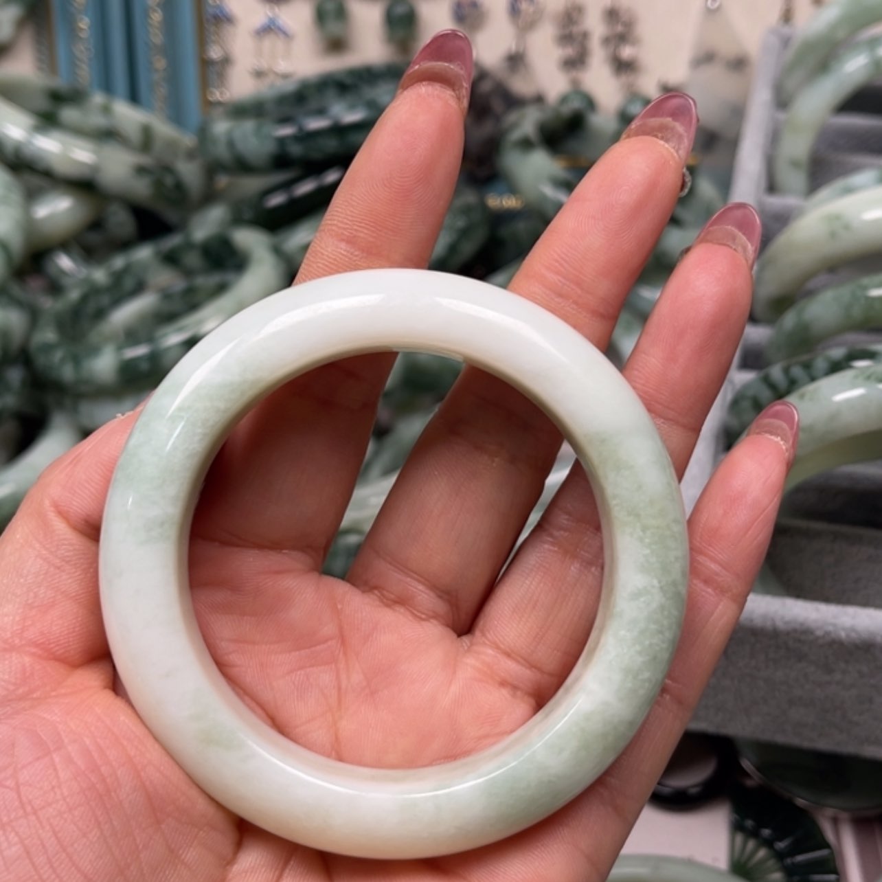 【闪购商品】透闪石-蛇纹石玉手镯未镶嵌娜*?