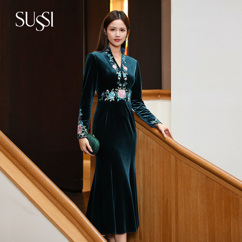 SUSSI/古色24秋冬绿色丝绒绣花包臀鱼尾连衣裙女 911AX406062