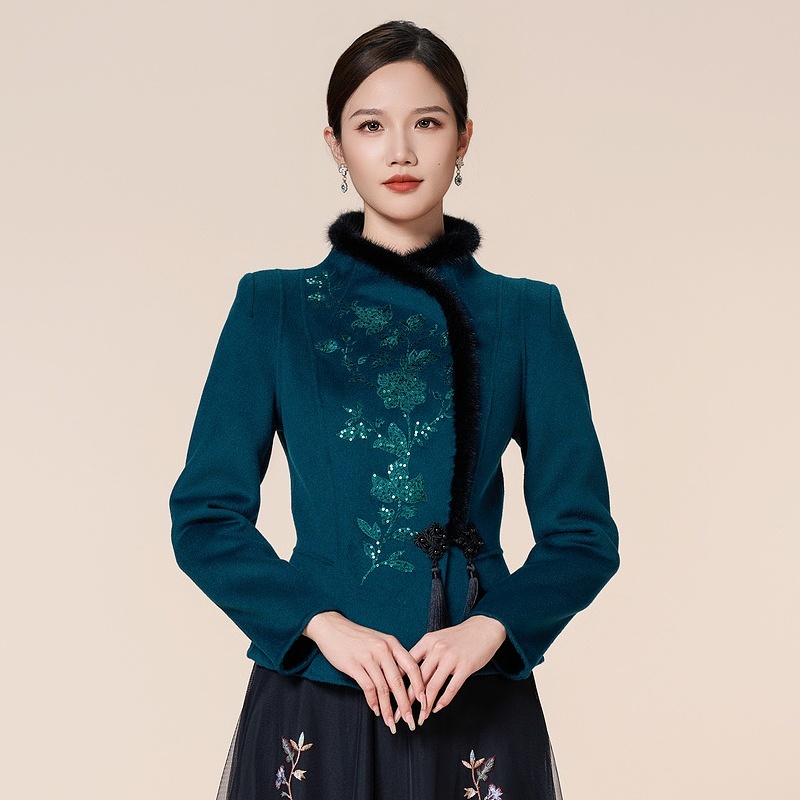 连身立领斜襟镶毛条双面呢刺绣外套