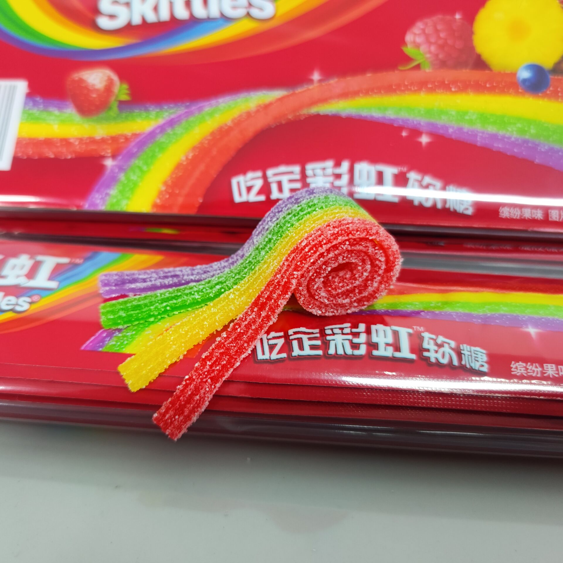 彩虹糖酸条酸甜长条彩虹卷橡皮糖酸酸甜甜网红解馋小零食果味奖励