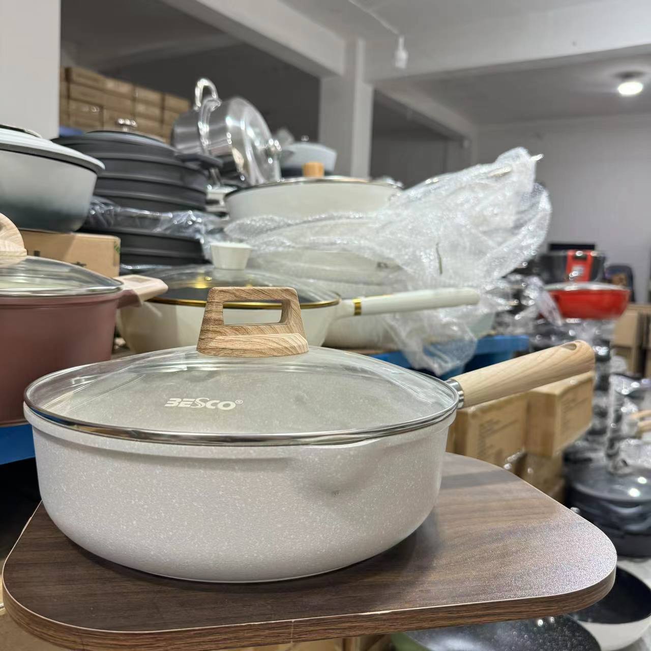 卡家28cm佰丽轻油烟炒菜锅深煎炒锅 麦饭石不粘锅（微瑕，介意勿拍）