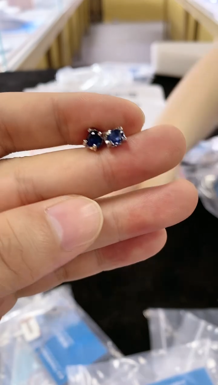 【闪购商品】蓝宝石耳饰银S925镶嵌11111111111