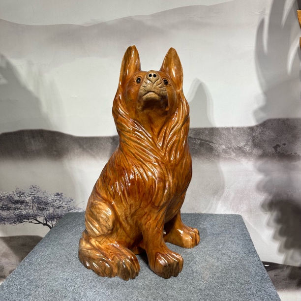 狼狗香樟木摆件品