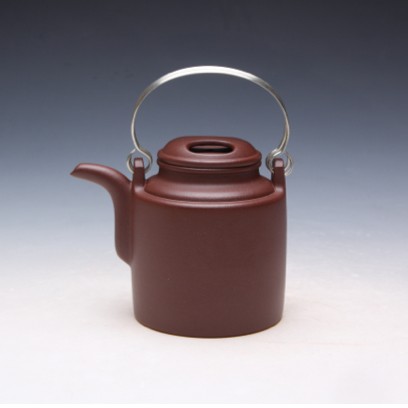洋桶壶，传统器型，浅条流畅   泥料;原矿深清水泥 容量：550ml左右