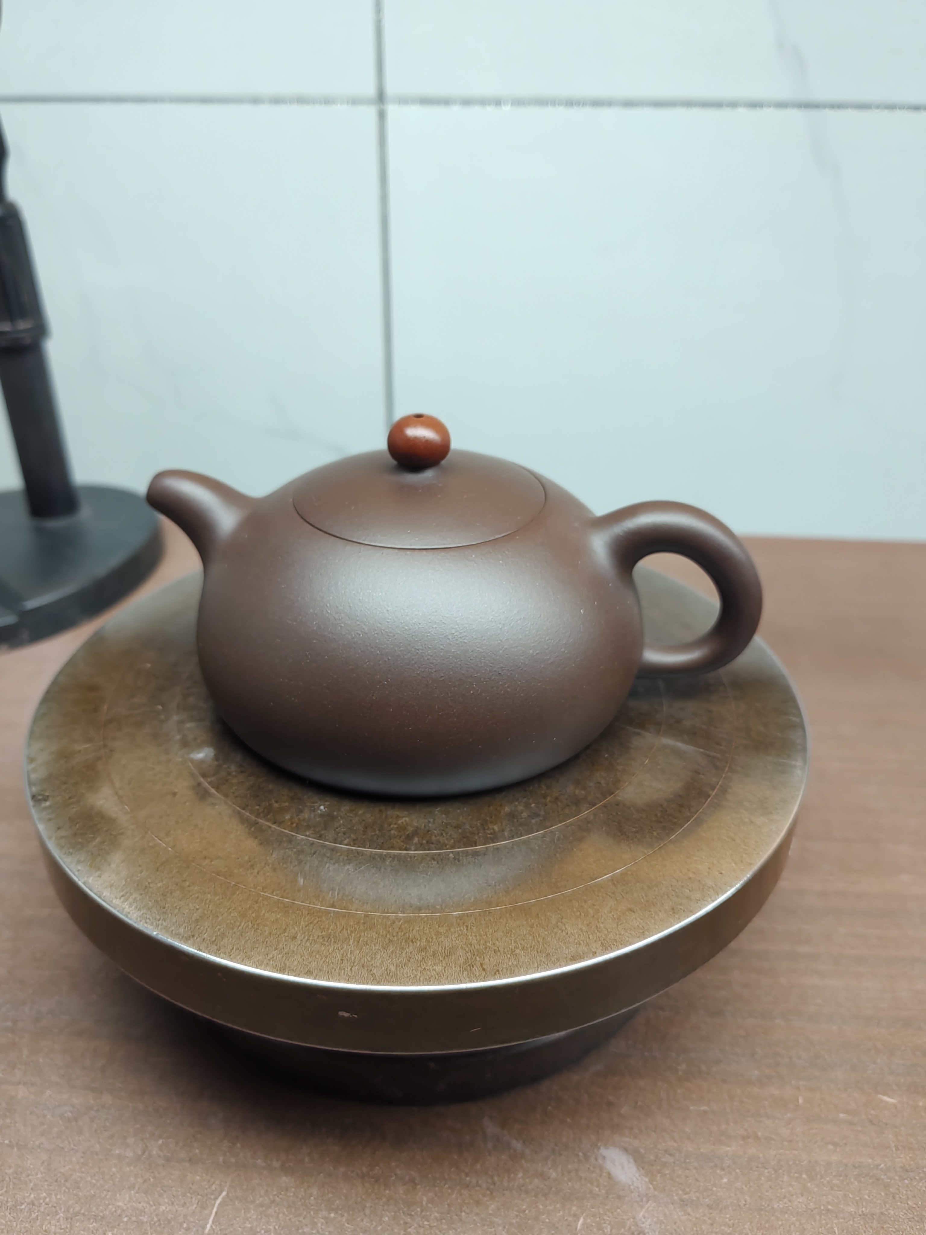 半月壶，原矿紫泥，240㏄左右精工半手，助理工艺美术师精心制作