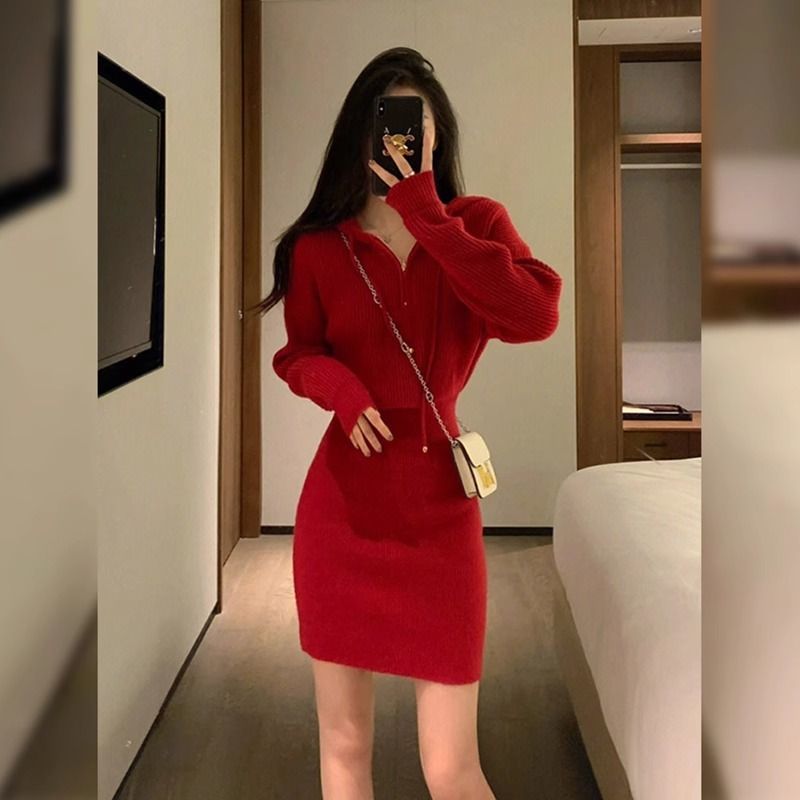 红色针织连衣裙女新款秋冬法式小个子拉链包臀修身显瘦毛衣裙气质
