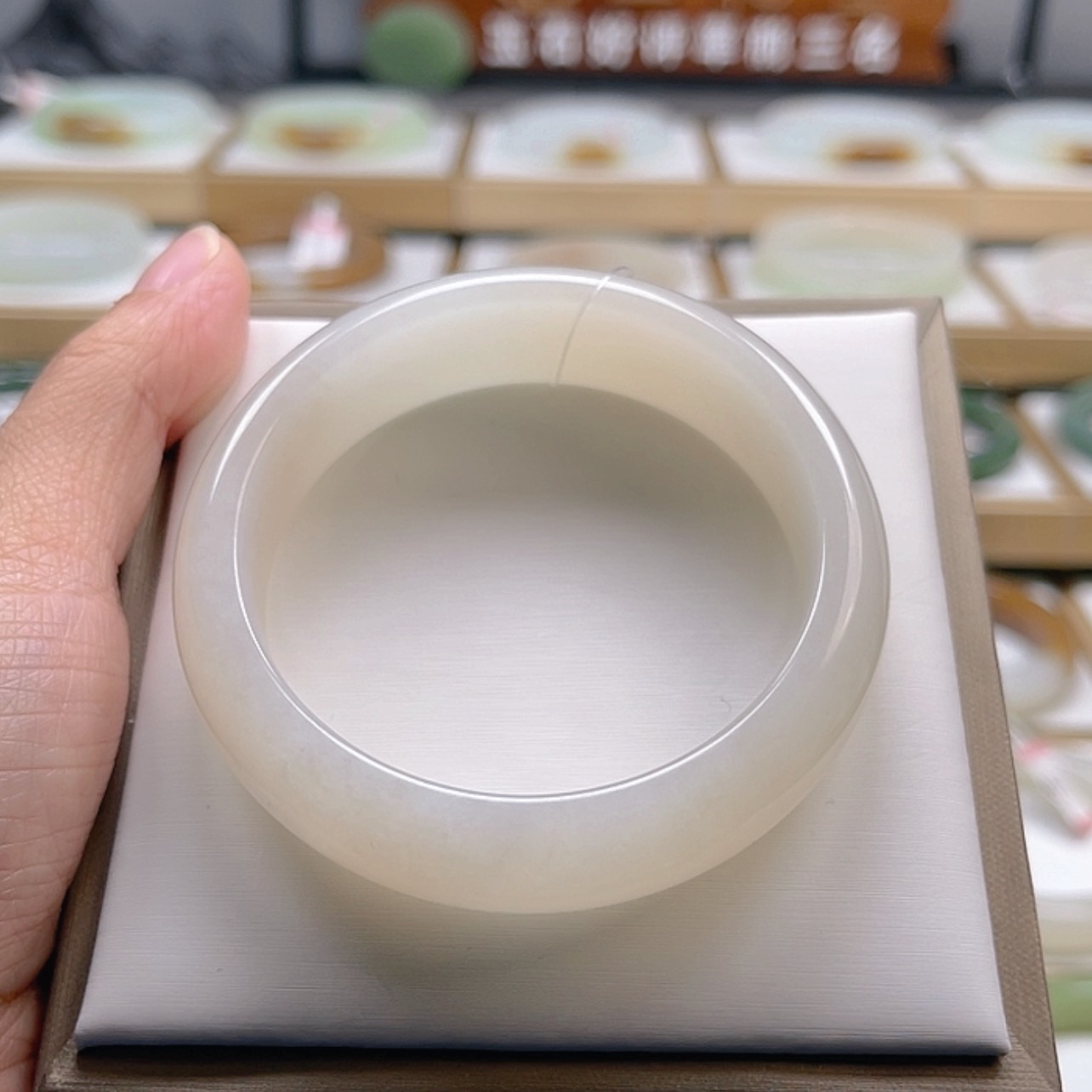 【闪购商品】和田玉手镯未镶嵌