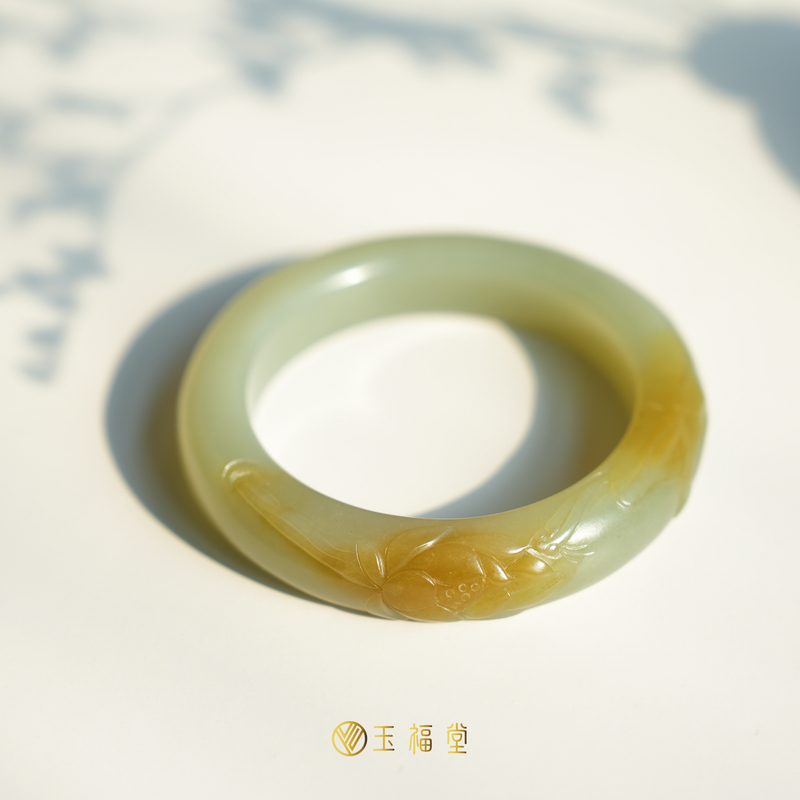 玉福堂 | 新疆且末蓝糖镯 | 莲花镯  52mm